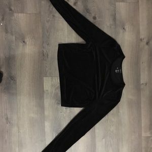 Crop black long sleeved shirt